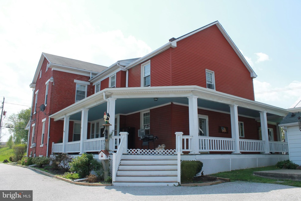 429 N Queen St, Littlestown, PA 17340 - photo 1