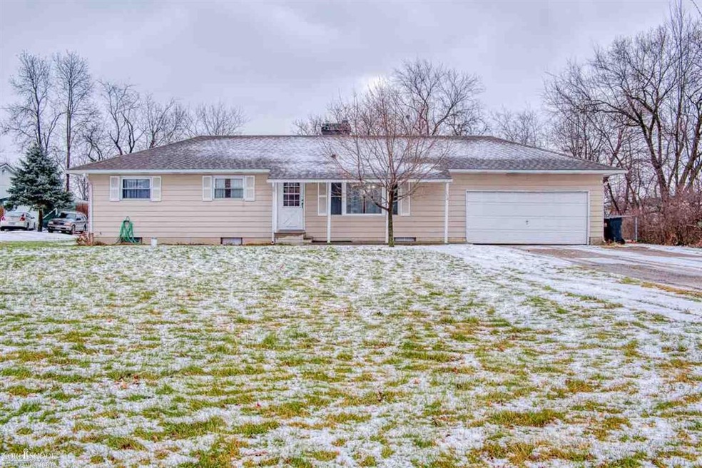 130 Elizabeth Dr, Owosso, MI 48867 - photo 1