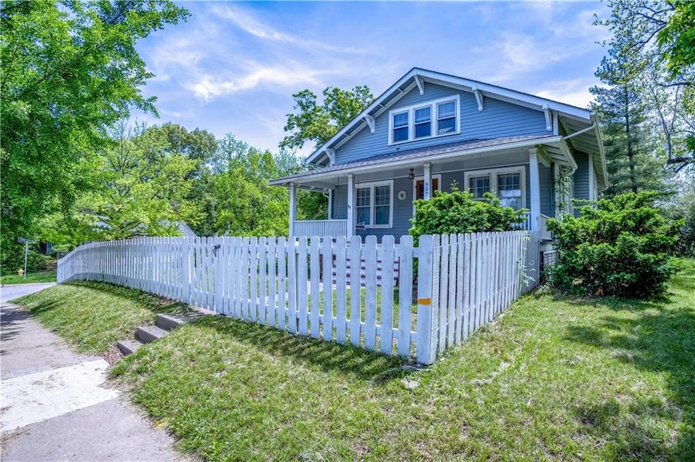 907 W 6th St, Lawrence, KS 66044 - photo 1