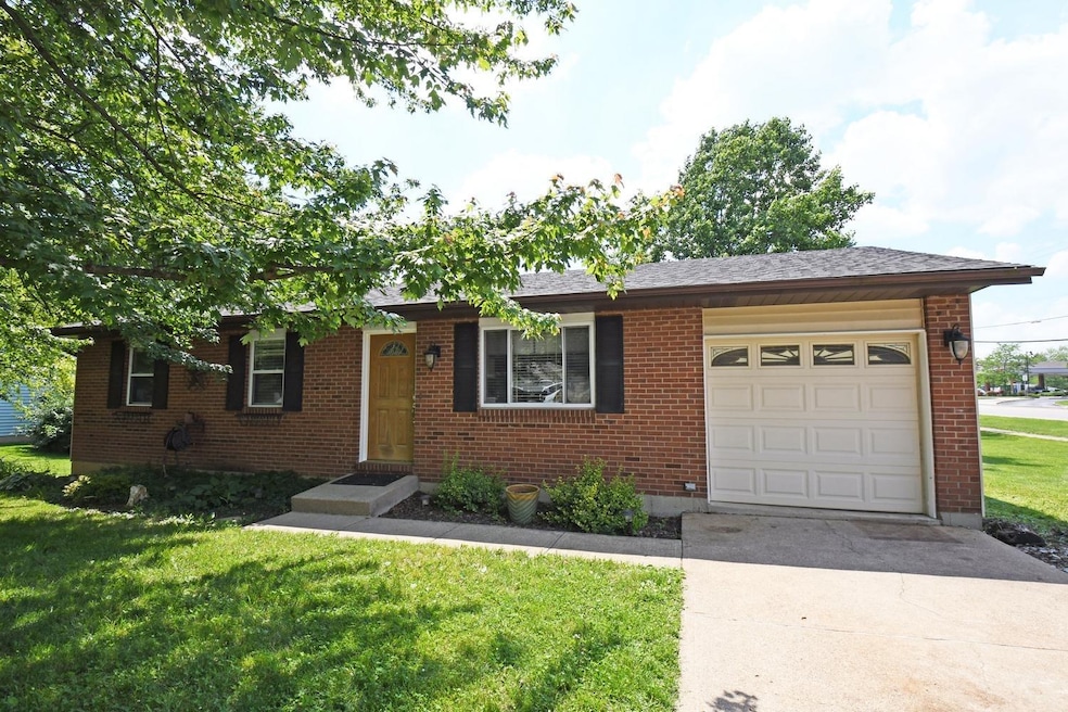 6313 Sandric Ln, Liberty Township, OH 45044 - photo 1