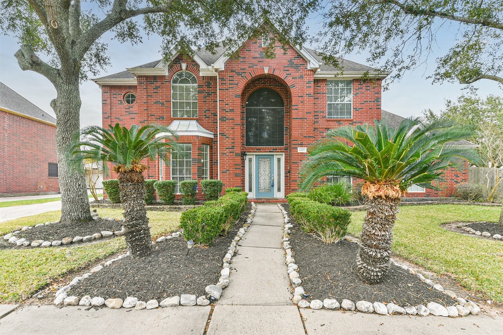 1202 Eagle Lakes Dr, Friendswood, TX 77546 - photo 1
