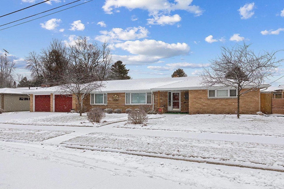 3134 Monroe St, Two Rivers, WI 54241 - photo 1