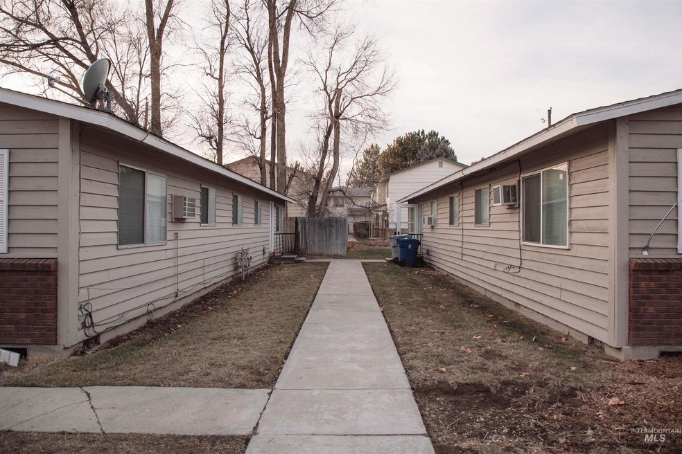 1215 Holly St, Nampa, ID 83686 - photo 1