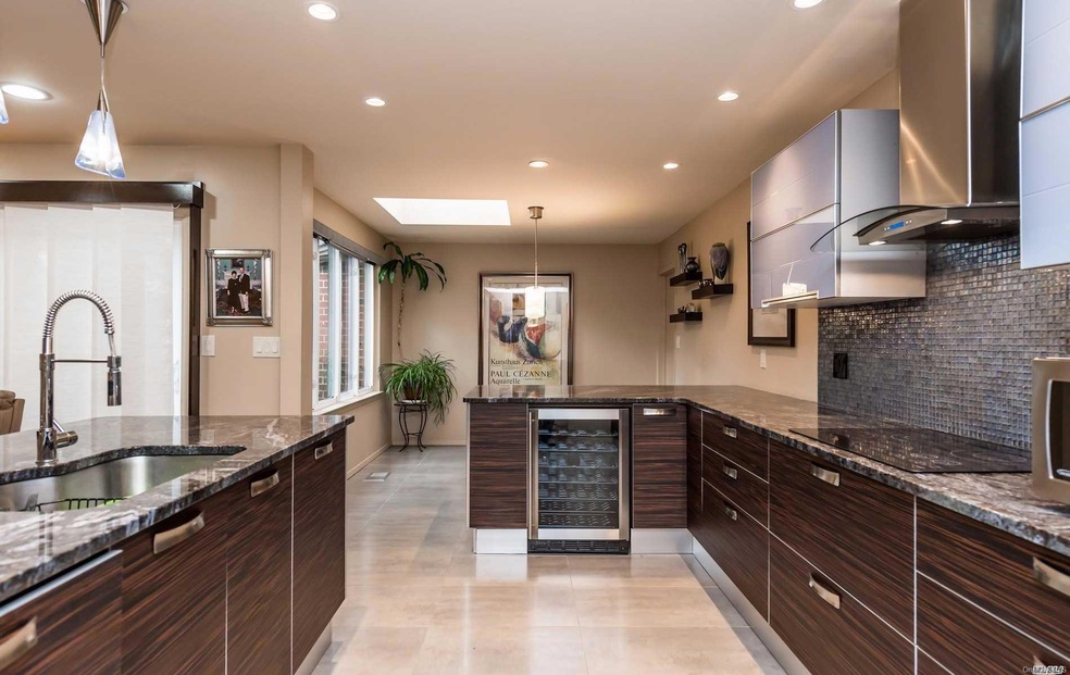 135 Darters Ln, Manhasset, NY 11030 - photo 1