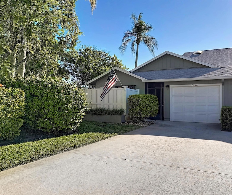 6796 SE Yorktown Dr, Hobe Sound, FL 33455 - photo 1