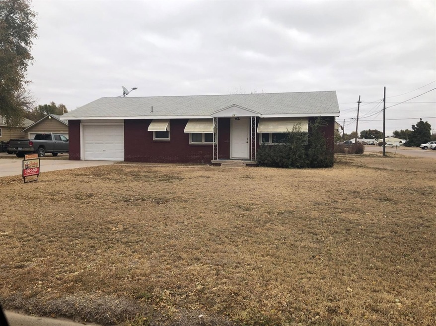730 S Monroe St, Hugoton, KS 67951 - photo 1