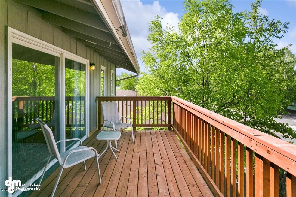 02-Balcony_1158