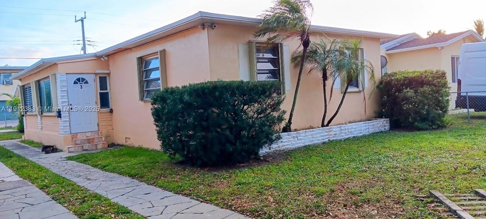 1914 Adams St unit 3, Hollywood, FL 33020 - photo 1