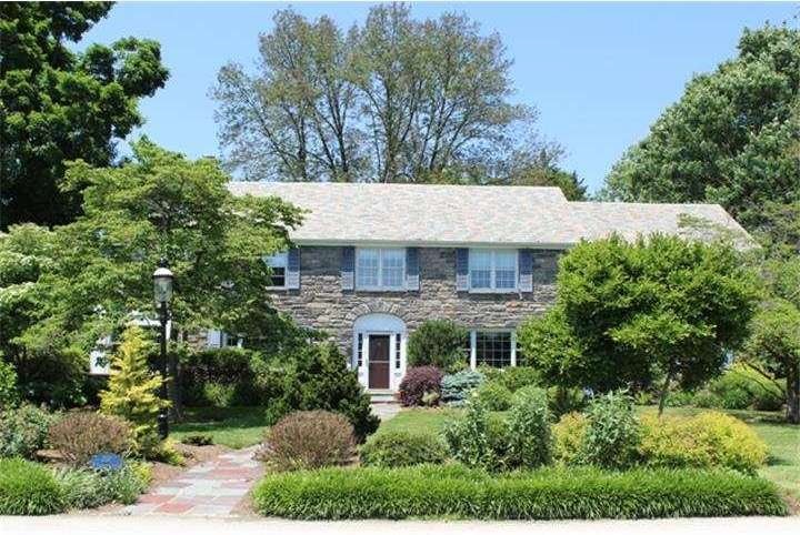 201 W Country Club Ln, Wallingford, PA 19086 - photo 1