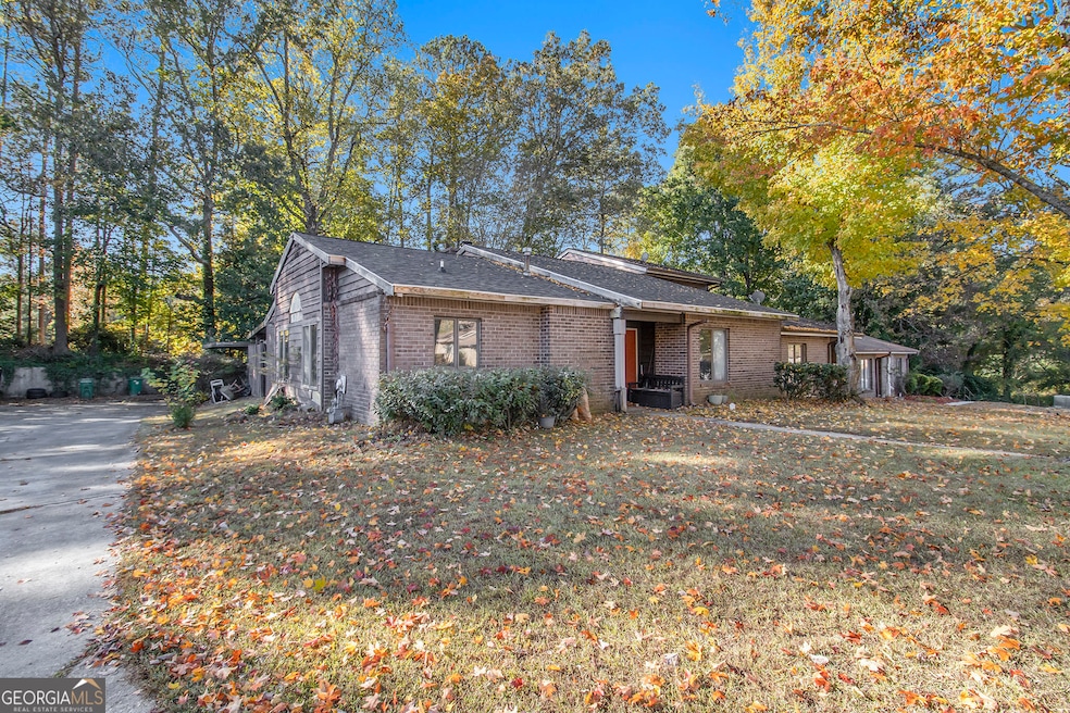5529 Circlestone Ln, Stone Mountain, GA 30088 - photo 1