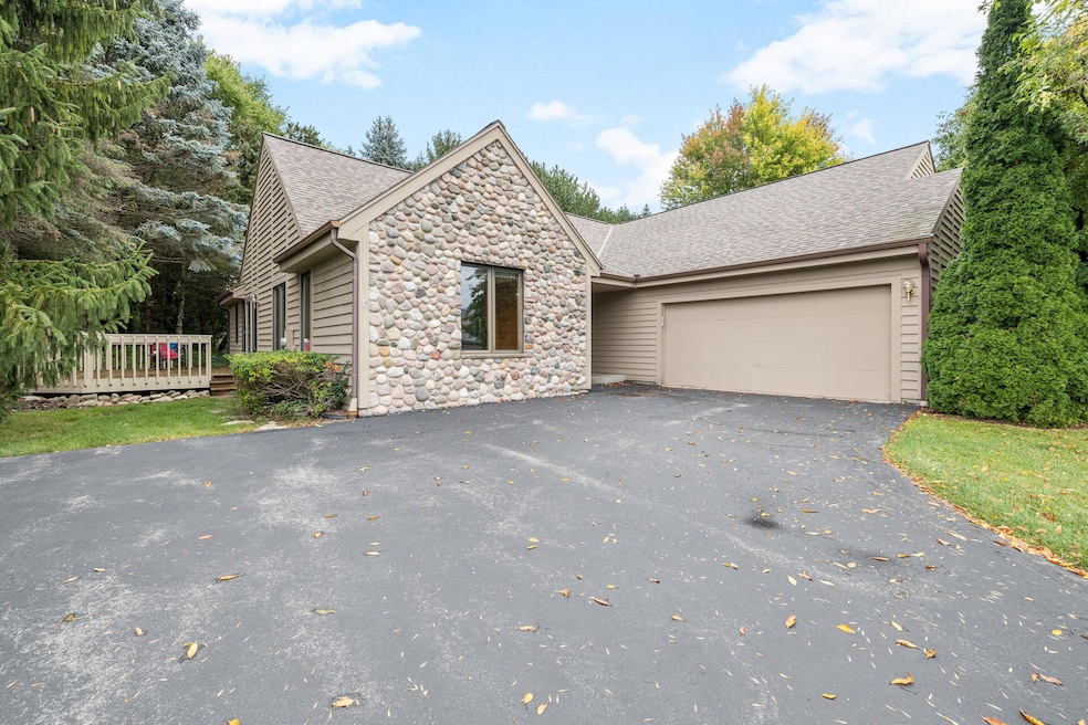 N81W13498 Golfway Dr, Menomonee Falls, WI 53051 MLS 1855099