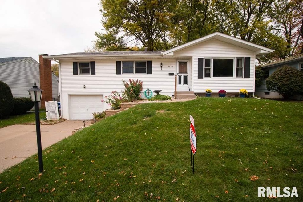 2908 Linden Ln, Bettendorf, IA 52722 - photo 1