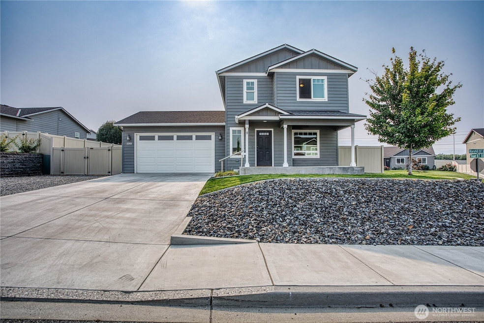 2202 Maryhill St SE, Wenatchee, WA 98802 - photo 1