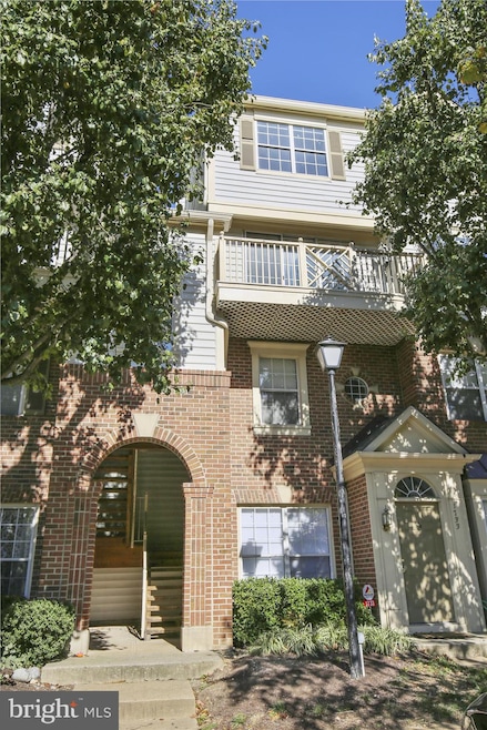 1735 Kingsgate Ct unit 303, Alexandria, VA 22302 - photo 1