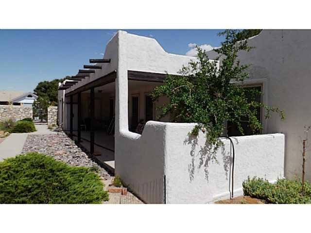 425 Linger Ln, Horizon City, TX 79928 - photo 1