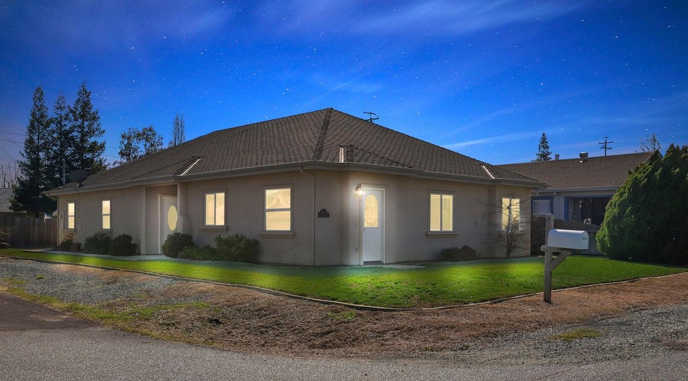 13686 E Highway 88, Lockeford, CA 95237 - photo 1