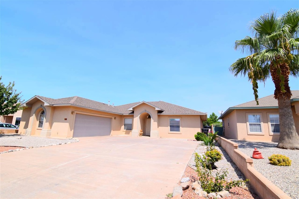 819 Mimosa Ave, Alamogordo, NM 88310 - photo 1