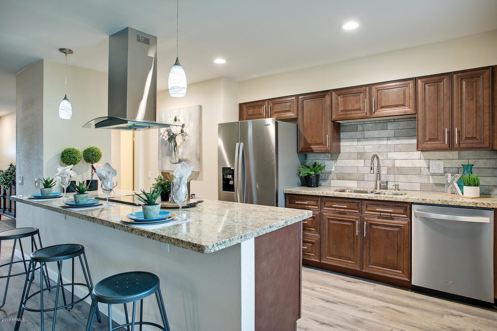 09_9703_W_Redwood_Dr__009_mls