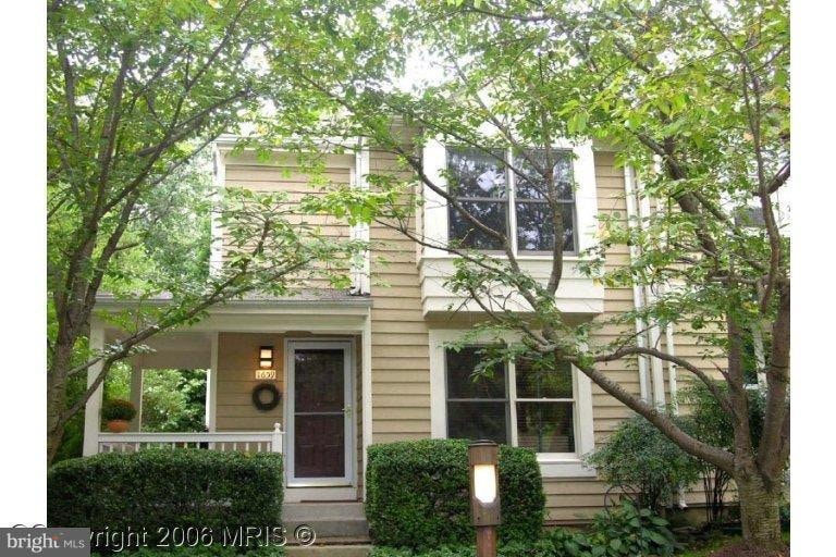 1659 Oak Spring Way, Reston, VA 20190 - photo 1