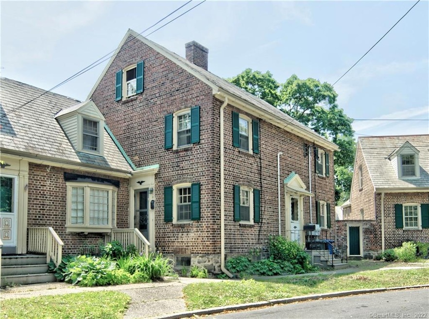 Townhouse with windowed attic overlooking Village 