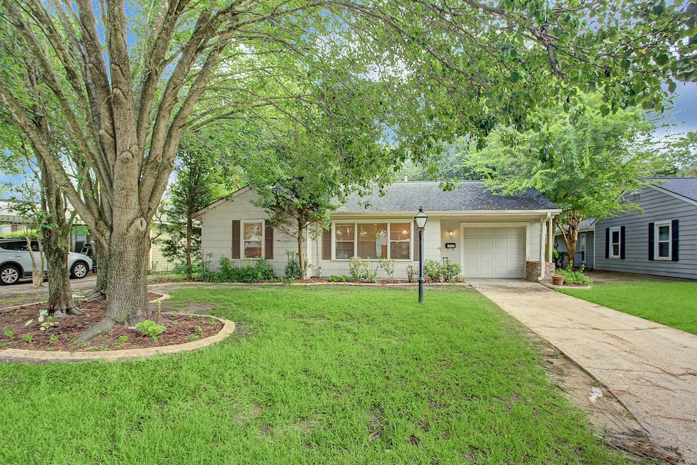 1711 Viking Dr, Houston, TX 77018 - photo 1