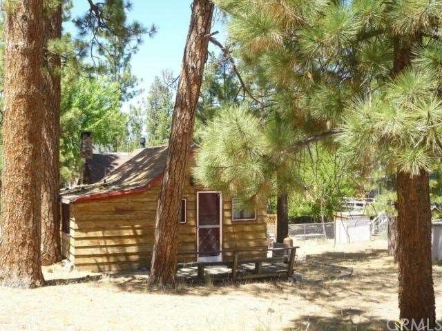 Central location for this FIXER cabin in the trees
