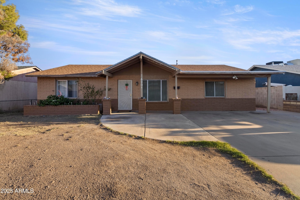 5201 W Monte Vista Rd, Phoenix, AZ 85035 - photo 1