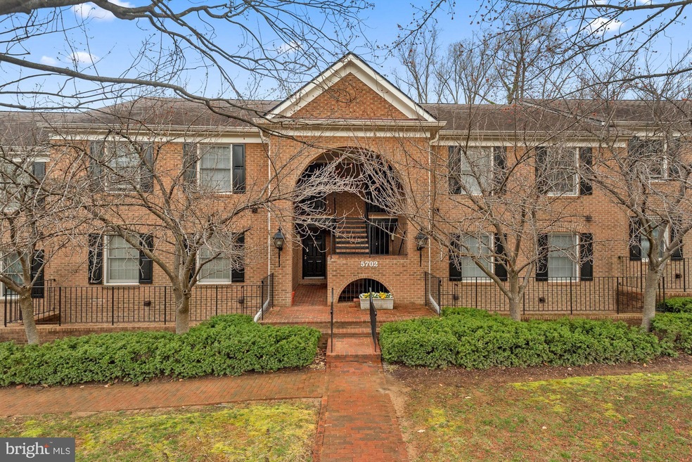 5702 Brewer House Cir unit T4, Rockville, MD 20852 - photo 1