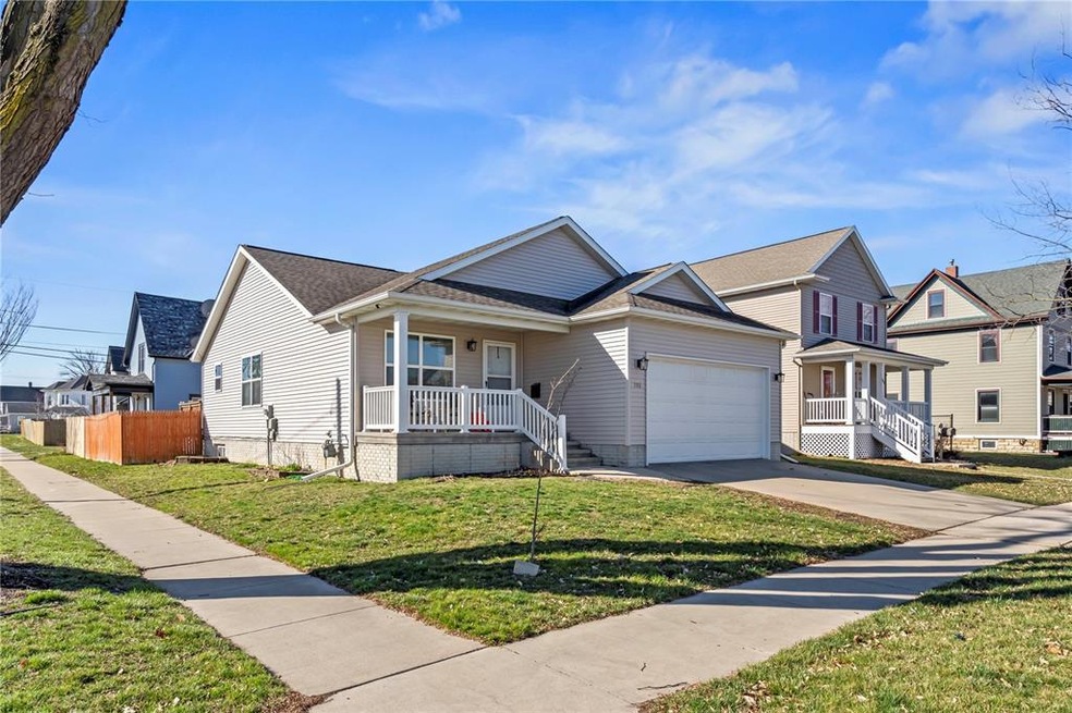 703 G Ave NW, Cedar Rapids, IA 52405 - photo 1