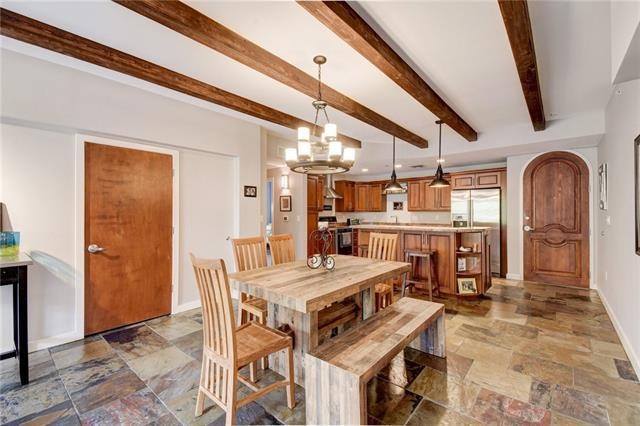 Welcome inside this fabulous 2-bedroom condo!