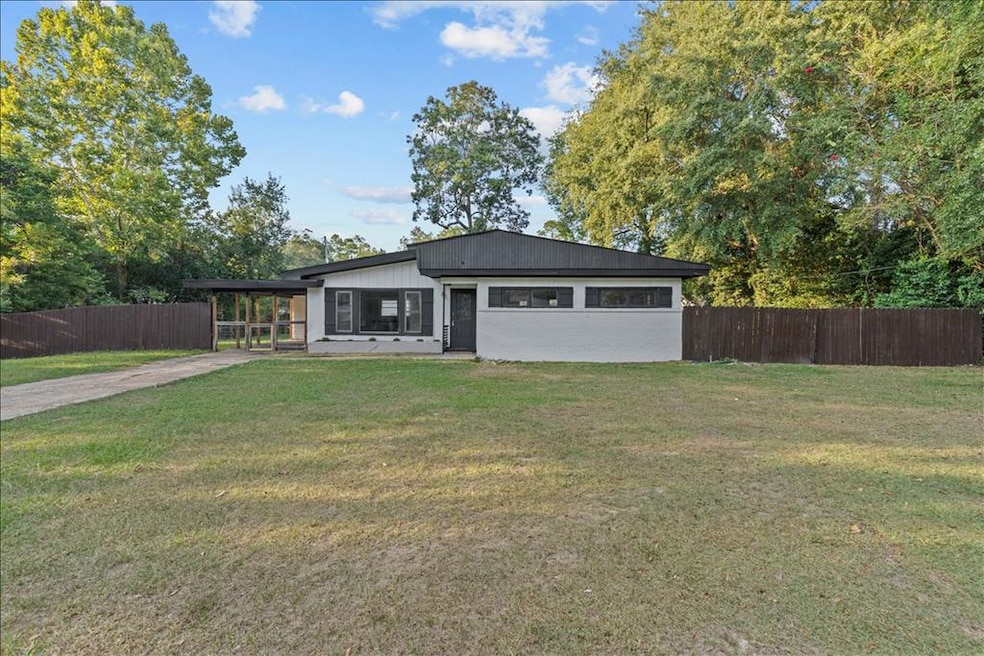 1112 Glenwood St, Dothan, AL 36301 - photo 1