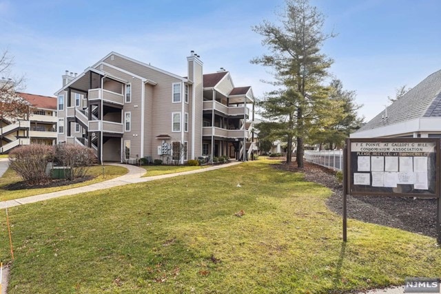 511 Clubhouse Ct, Union, NJ 07083 - photo 1