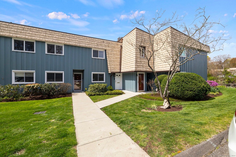 1153 Stratfield Rd unit 1153, Fairfield, CT 06825 - photo 1