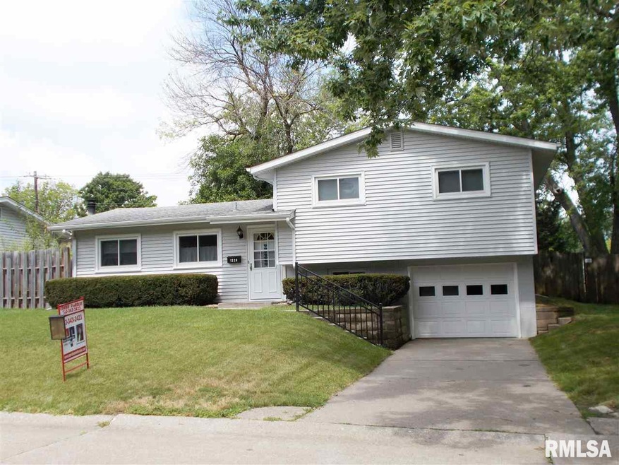 1228 Meadow Lane Dr, Bettendorf, IA 52722 - photo 1