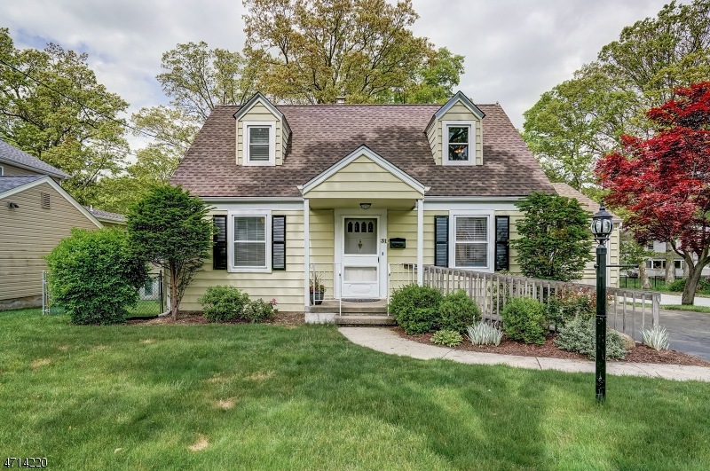 31 Winchester Rd, Livingston, NJ 07039 - photo 1