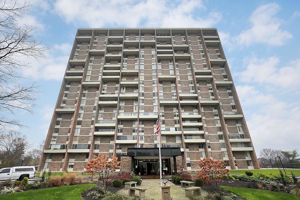 Summit Chase Condominiums unit 1822, Columbus, OH 43212 - photo 1