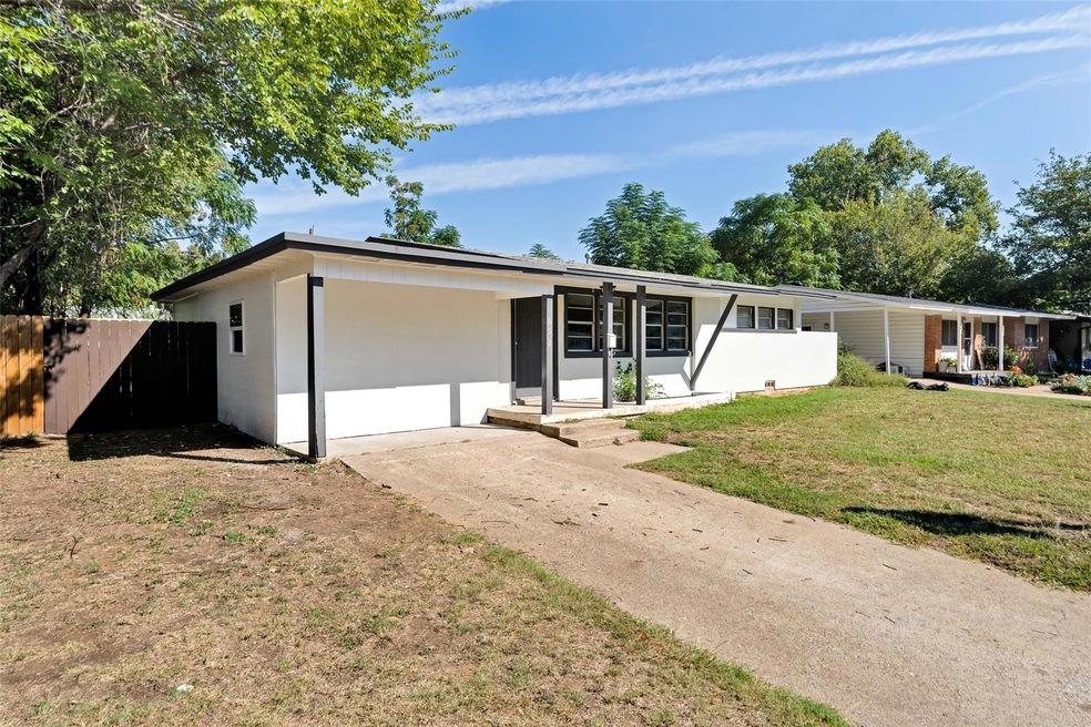 652 Pine St, Hurst, TX 76053 - photo 1