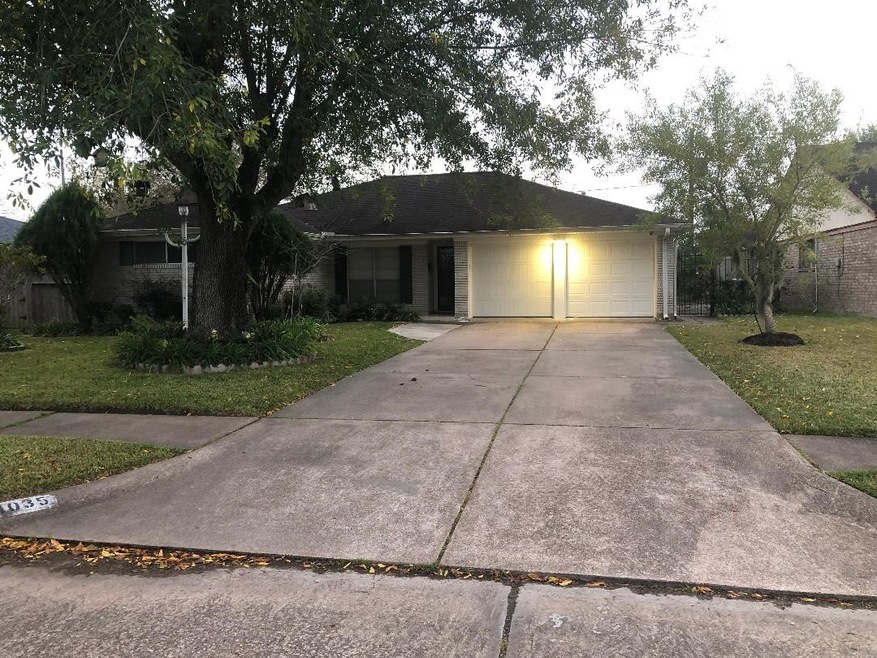 1035 Twin Falls Rd, Houston, TX 77088 - photo 1