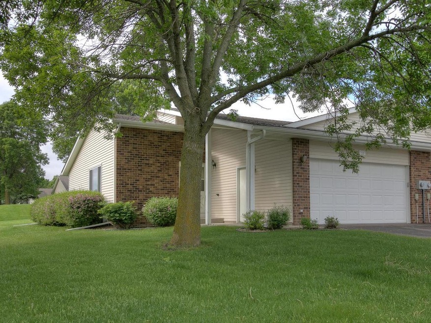 Hard to find twin home in super Maple Grove locati
