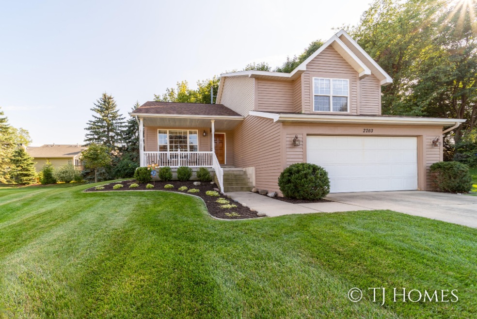 2203 Thistledowne Dr NE -30