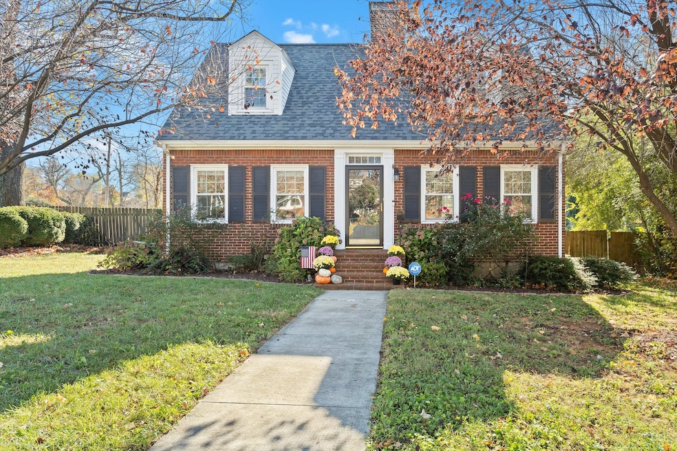 01-2404 Windsor Ave SW_01
