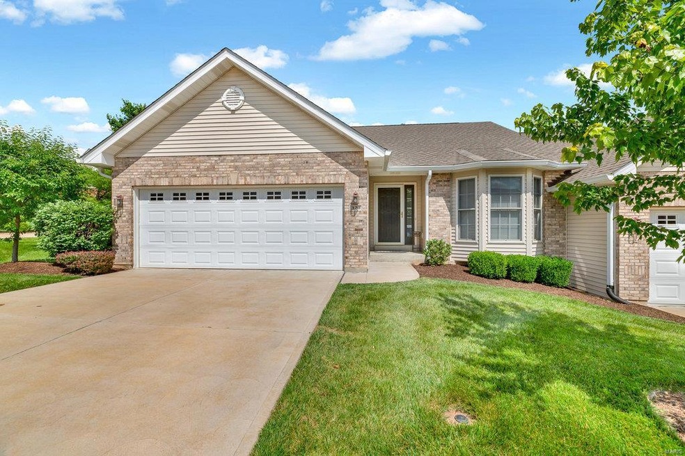 Villa lifestyle on a culdesac street - end unit!