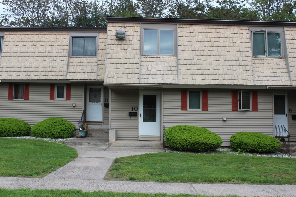 10 Locust Cir, Rocky Hill, CT 06067 - photo 1