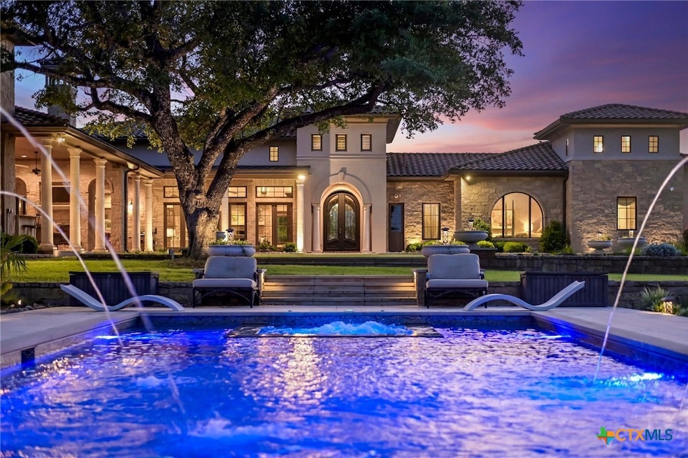 ~6.7 acres of hill country beauty, close to Lake G