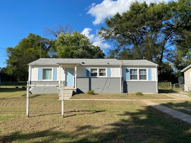 221 Chestnut Dr, Shelbyville, TN 37160 - photo 1