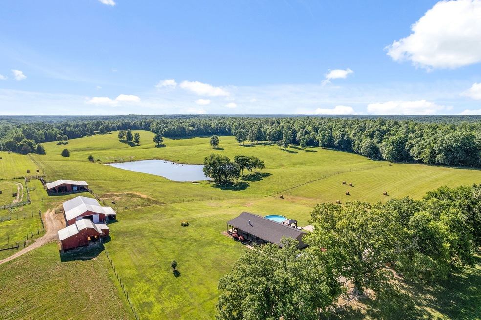 338 Largent Hollow Rd unit 380, Tennessee Ridge, TN 37178 - photo 1