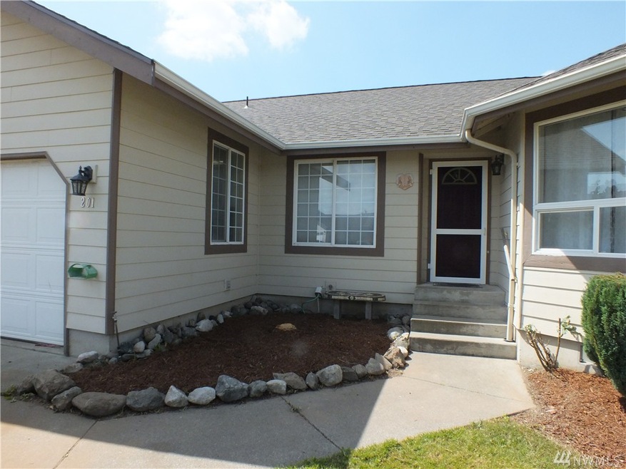 201 Evergreen Way, Everson, WA 98247 - photo 1