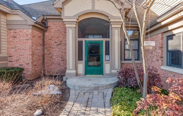 9 Pebble Beach Ct, Lake In the Hills, IL 60156 - photo 1