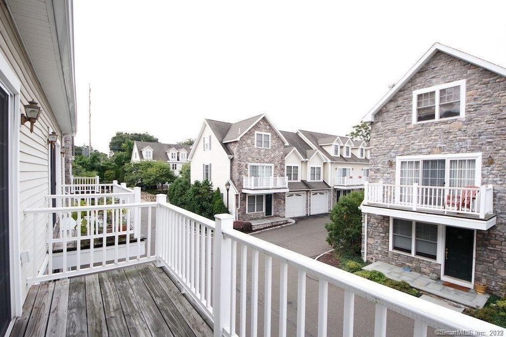 39 Maple Tree Ave unit 17, Stamford, CT 06906 - photo 1