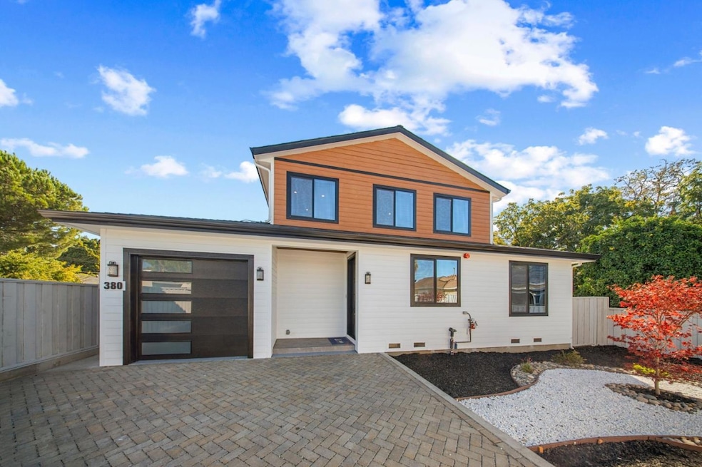 Pending $1,998,000 • Co-Listing Agent
